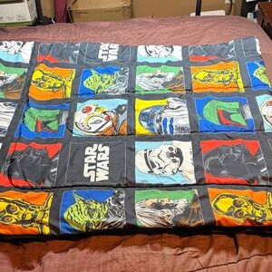 Twin/Full Size Star Wars Themed Reversible Comforter.  EUC!
